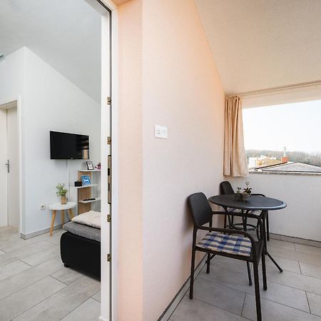 Charming Apartments Rose 1&2 With Pool Poreč Exteriör bild
