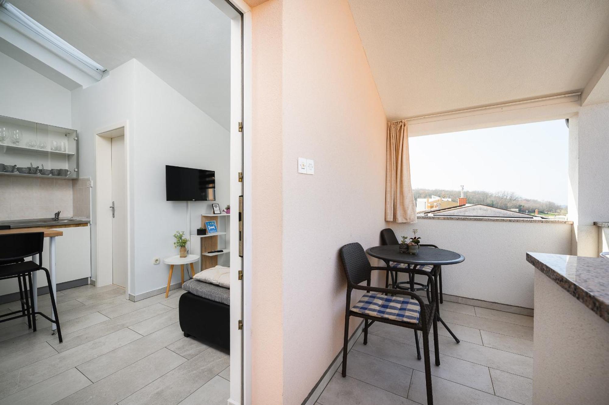 Charming Apartments Rose 1&2 With Pool Poreč Exteriör bild
