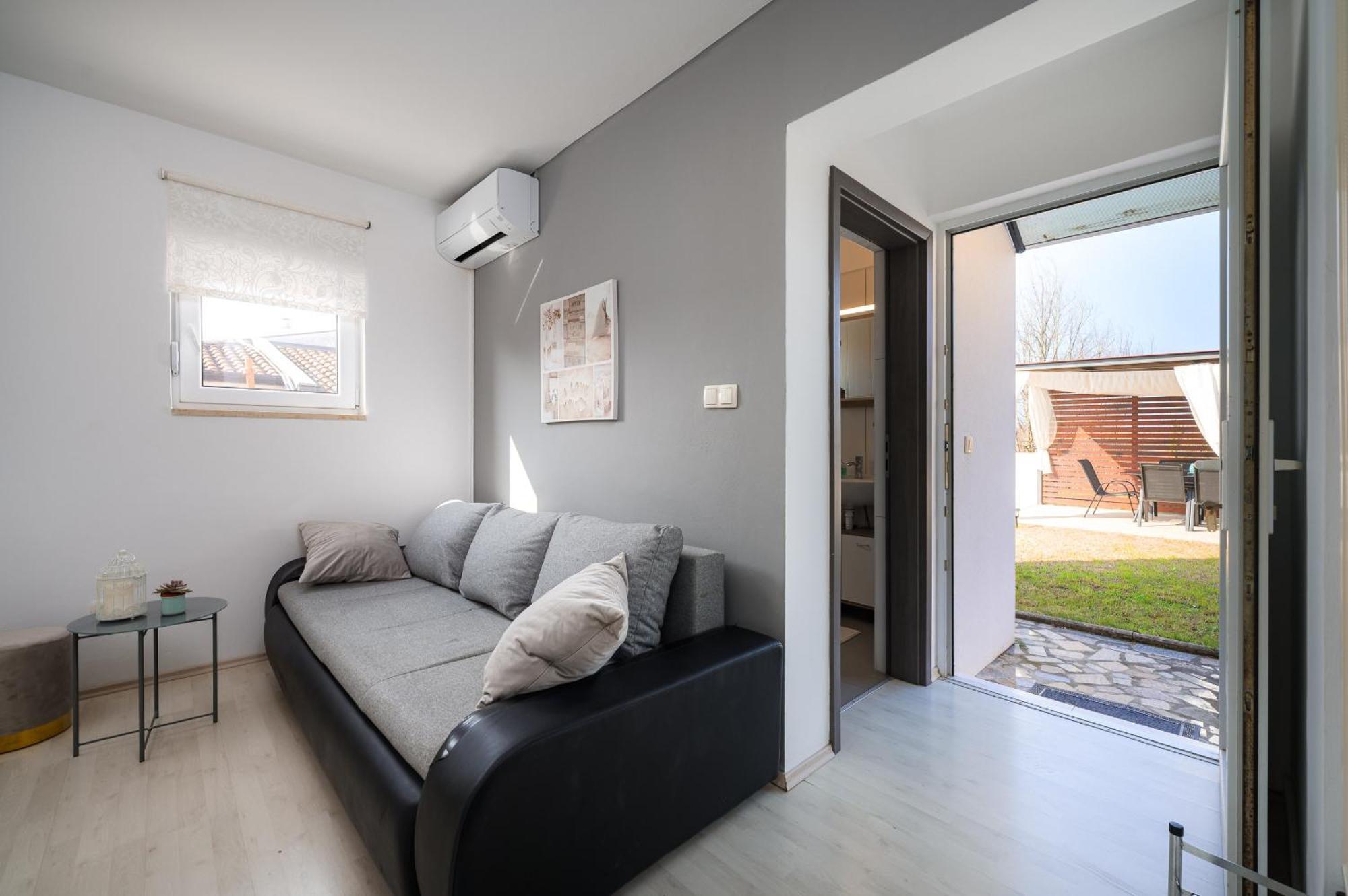 Charming Apartments Rose 1&2 With Pool Poreč Exteriör bild