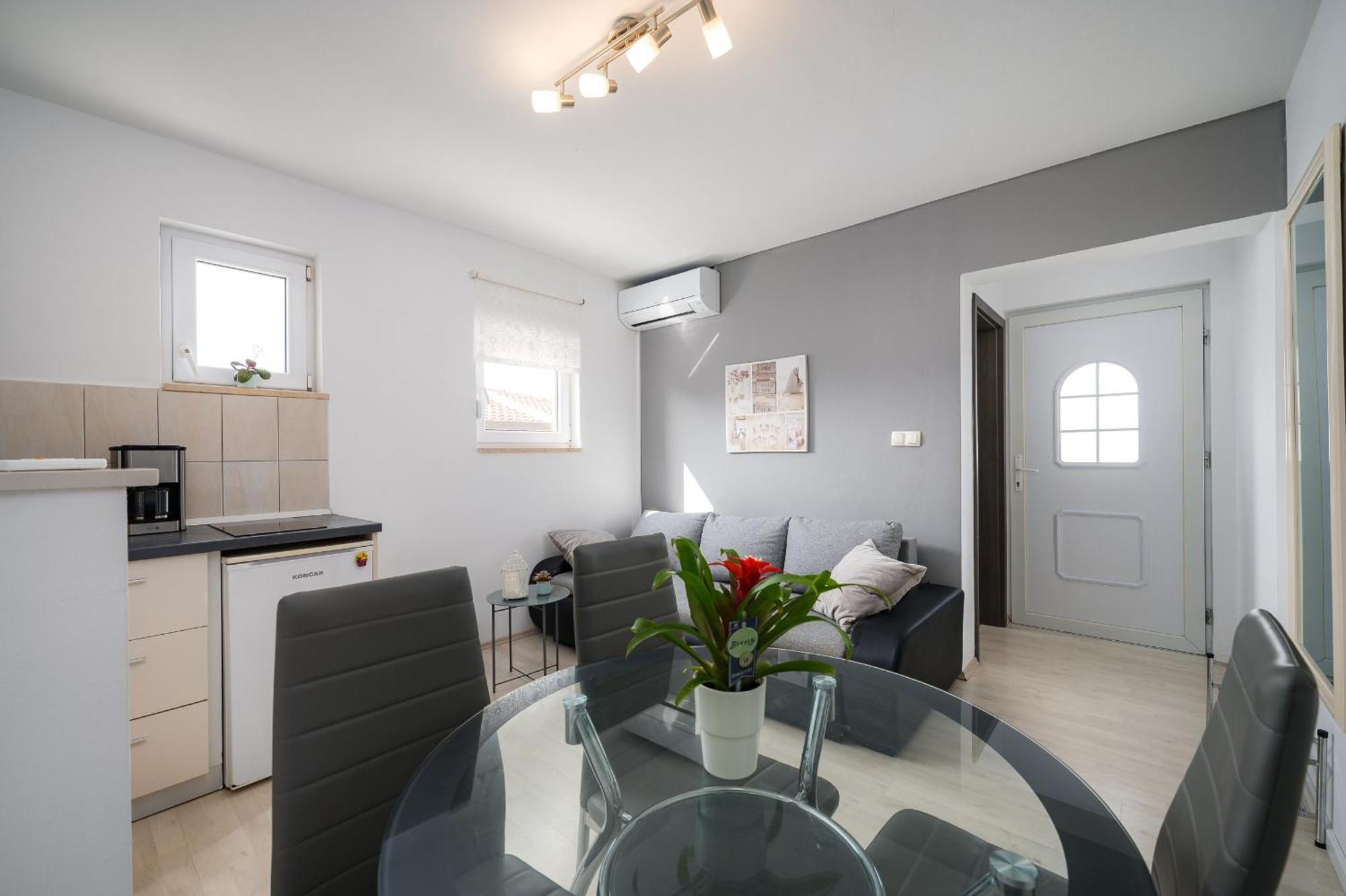 Charming Apartments Rose 1&2 With Pool Poreč Exteriör bild