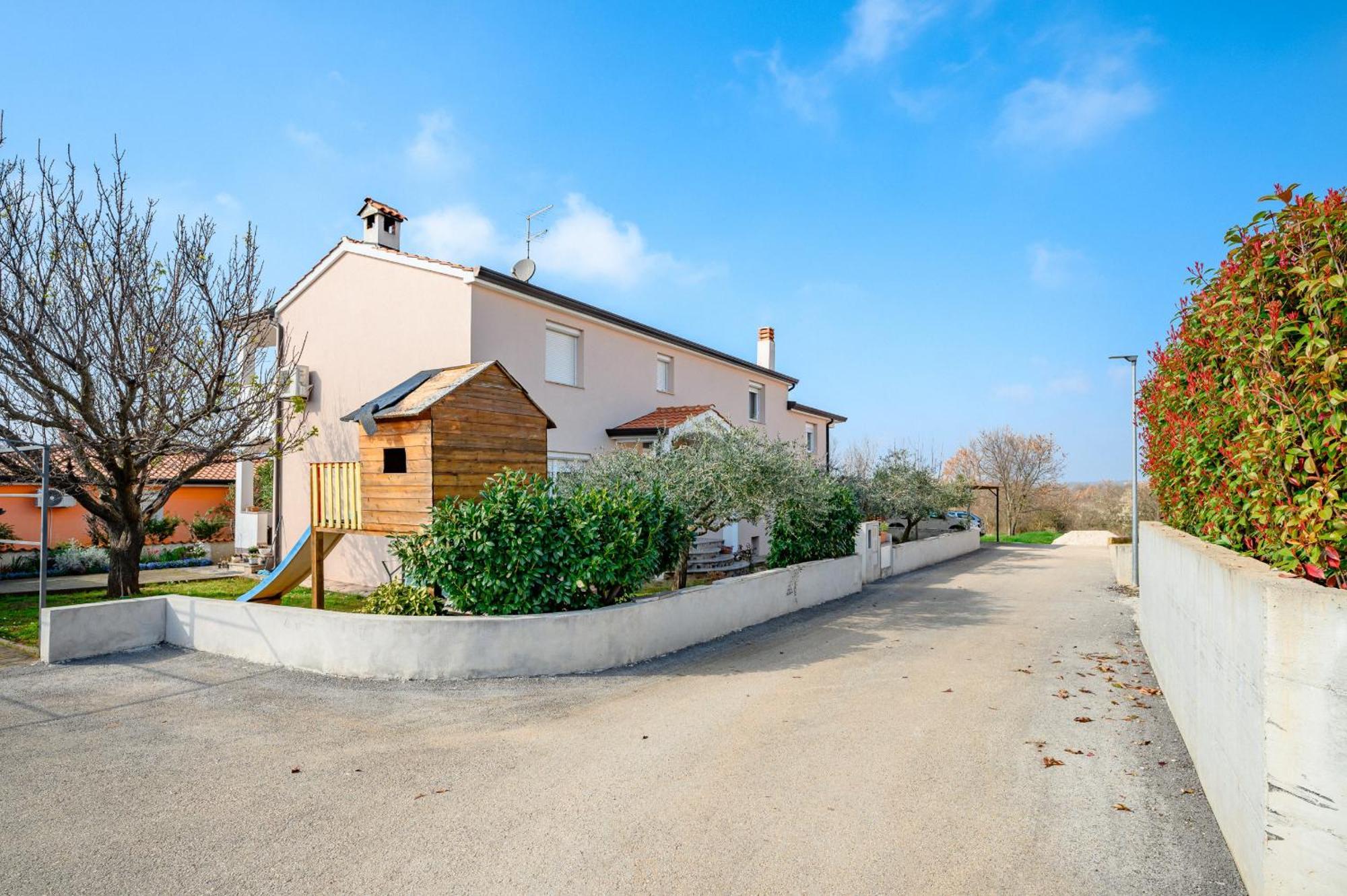 Charming Apartments Rose 1&2 With Pool Poreč Exteriör bild