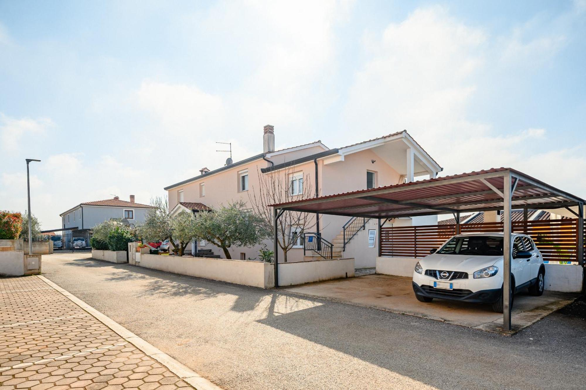 Charming Apartments Rose 1&2 With Pool Poreč Exteriör bild